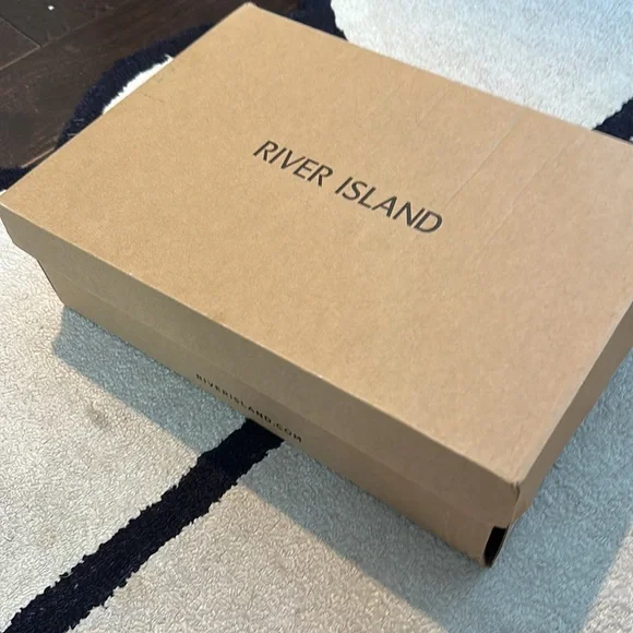 River Island Chunky Boots in contrasting black and white - Picture 2 of 5